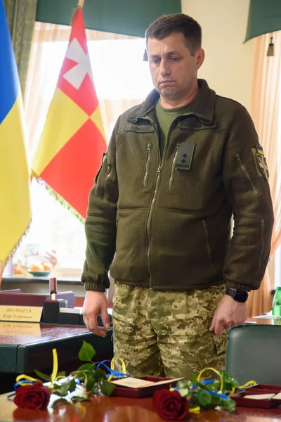 Рідним загиблих бійців з Луцька передали їхні нагороди (фото)
