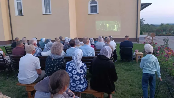 На стіні храму на Волині показали фільм про Голодомор  (фото)