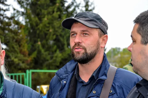 Олександра Кравченка, як депутата з цього округу, цікавило, чому на території підприємства назбируються величезні калюжі дощової води, які шкодять навколишньому середовищу