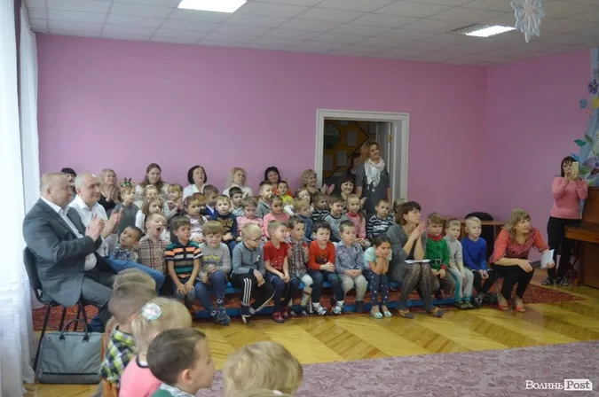 Маленьким лучанам подарунки роздавали два Миколаї (фото)