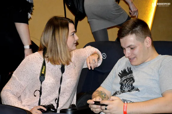 Інтимні історії під бій курантів: у «Промені» відгриміла вистава «Новорічний кекс» (фото)