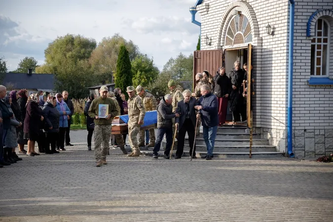На Волині попрощалися із загиблим воїном Олександром Синяговським (фото)