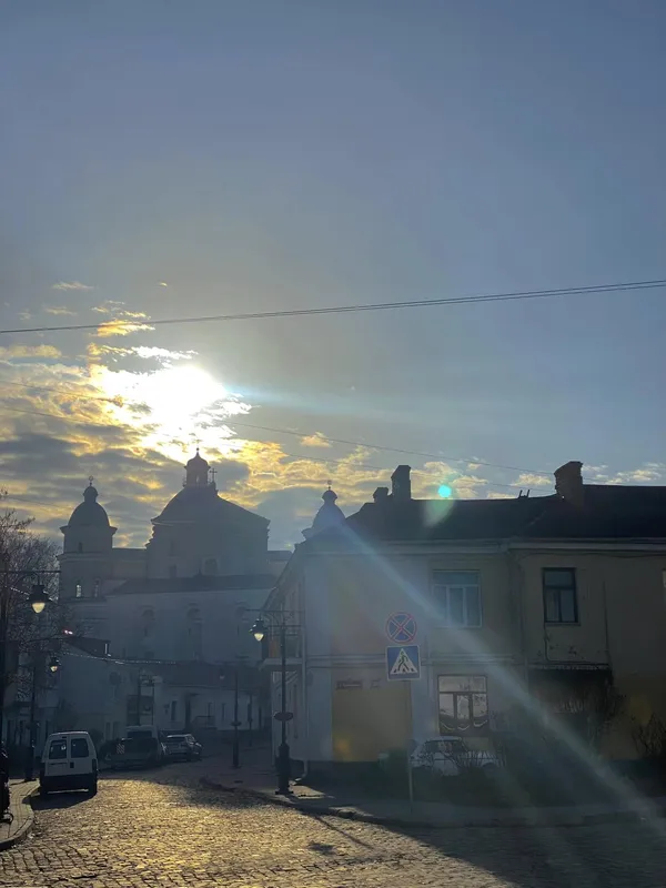 Листопадове сонце погуляло вуличками Луцька (фото)