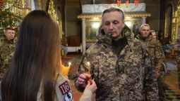 Луцькі пластуни передали прикордонникам Вифлеємський вогонь (фото)