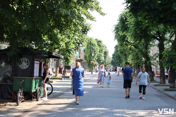 12 годин у розпеченому кіоску: як лучани працюють, коли надворі майже +40°