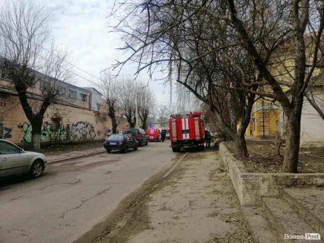 У Луцьку горів дах новобудови (фото)
