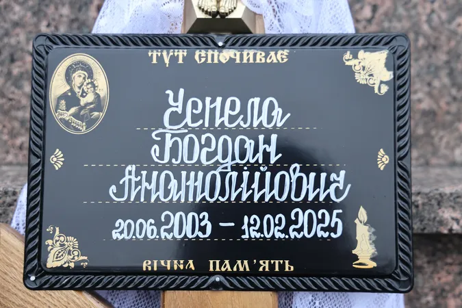 У Луцьку попрощались з Героєм Богданом Чепелою (фото)