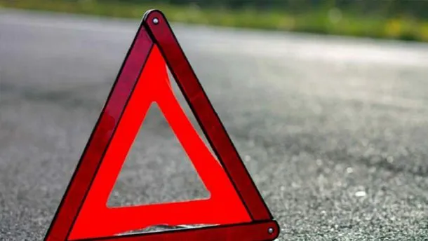 У Луцьку «Джип» влетів у дерево