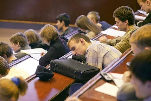 Випускників, студентів і батьків кличуть у СНУ обговорити освітні програми
