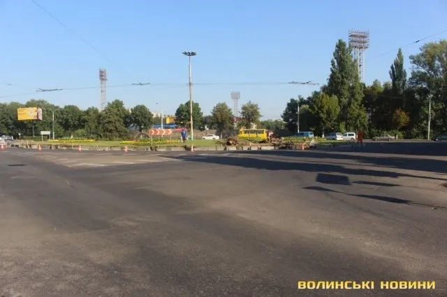Чому зрізали дерево біля істфаку в Луцьку (фото)