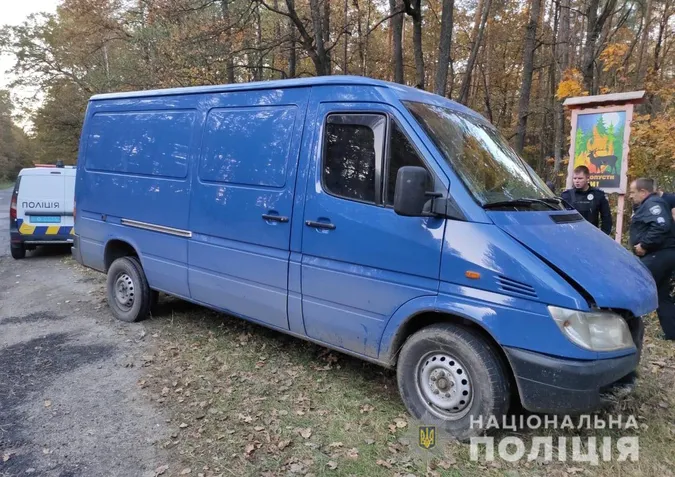 Підлітки вкрали в Луцьку «Mercedes Sprinter» (фото)