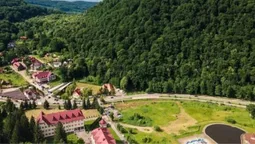 На Закарпатті отруїлися випускники з Луцька: госпіталізували 12 людей (фото)