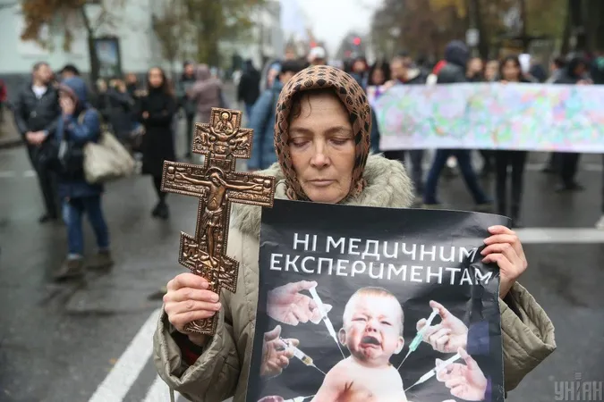 Кожен десятий антивакцинатор вірить у мутацію після вакцинації, – дослідження
