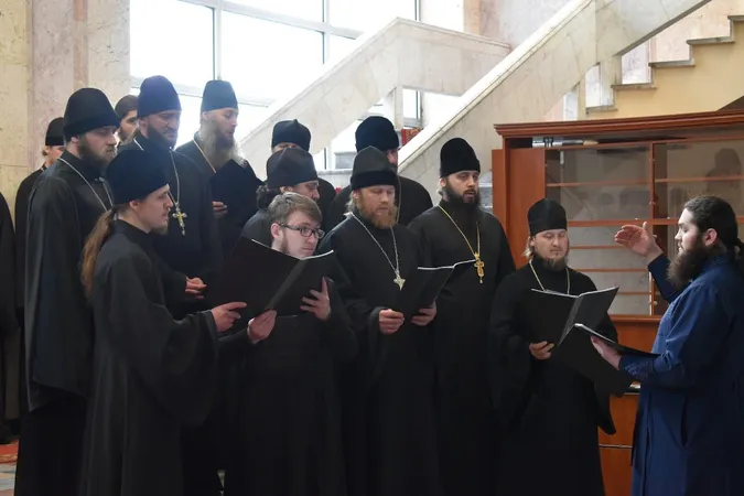 До Волинської ОДА прийшли священники «Московського» патріархату (фото)