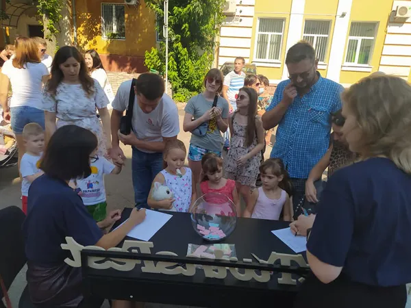 У Чернігові фестиваль CheTwinsFest 2021 зібрав 85 пар близнюків та двійнят (фото)