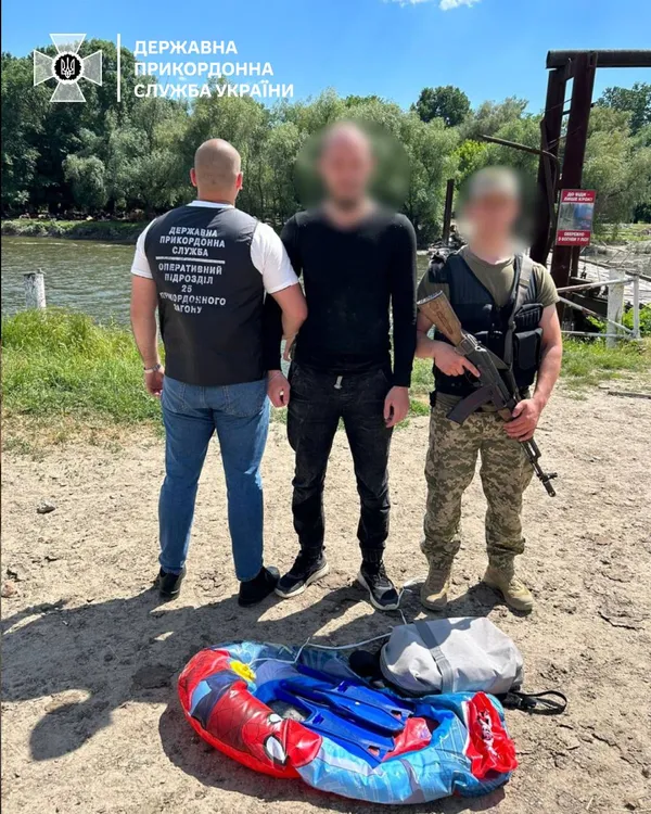 Одесит-ухилянт намагався потрапити за кордон на матраці-«спайдермені» (фото)