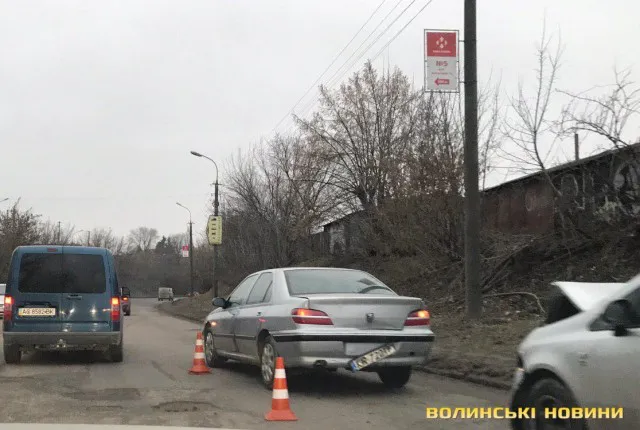 ДТП на Карпенка-Карого: зіткнулися дві іномарки (фото)