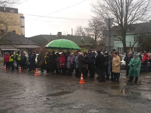 Перенесення Старого ринку: базарники мітингують під Луцькрадою (фото)