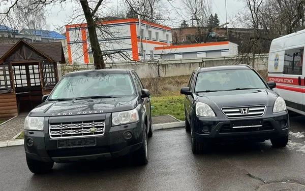 Волинські медики придбали дві автівки для бійців 14-ї ОМБр (фото)