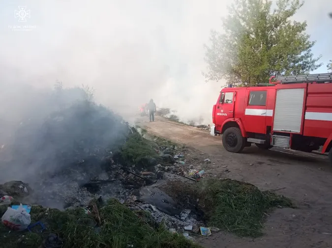 Чотири пожежі на Волині: горіли солома, сміття та альтанка (фото)