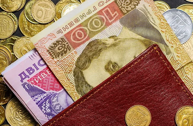 Спочатку – повна виплата зарплати і надбавки освітянам, – МОН про субвенцію