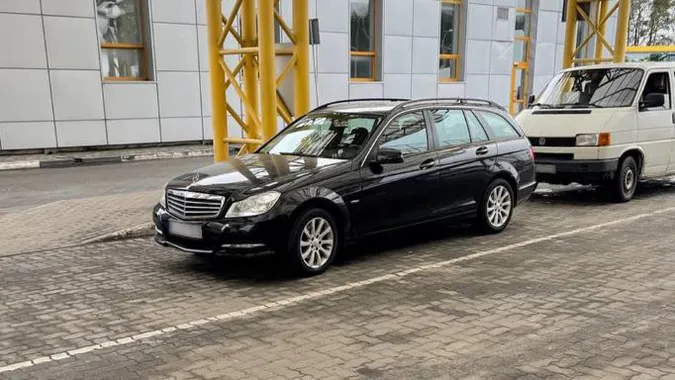 З-за кордону ввезли перше авто за новим законом про нульове розмитнення (фото, відео)