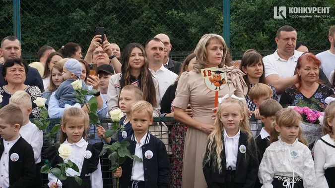 1 вересня у луцькій школі №9: як це було (фоторепортаж)