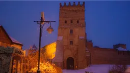 Засніжений Луцький замок: показали неймовірні світлини фортеці (фото)