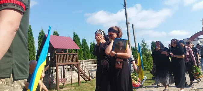 У Луцькому районі попрощалися із молодим воїном Владиславом Харитонюком (фото)