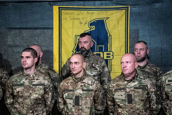 Бійці луцького «Любарта» отримали нагороди від командира «Азову» Дениса Прокопенка (фото)