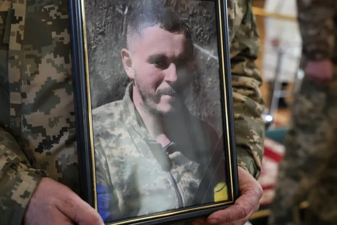 У Луцьку попрощалися із двома загиблими воїнами – Андрієм Черняком та Артемом Петровським (фото)