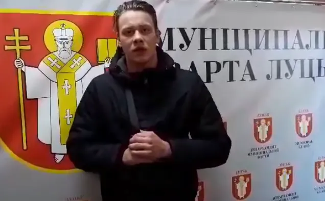 Зламаний ліхтар і щире каяття: у Луцьку затримали нічного хулігана (фото, відео)