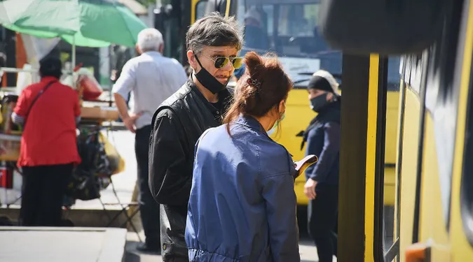 За маски на підборідді доведеться платити: Зеленський підписав закон
