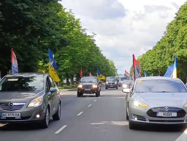 На Волині провели в останню дорогу молодого воїна Артема Мулявку (фото)