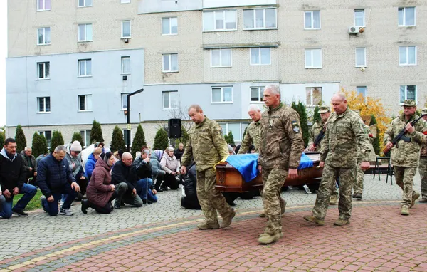 «Я вже – волиняка»: Рожищенська громада попрощалася з воїном з Хмельниччини Миколою Мясковським (фото)
