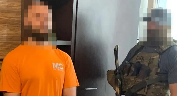 СБУ затримала російського агента, який «наводив» ракетні удари по школах Миколаєва (фото)