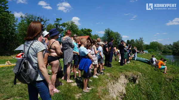Рятувальники у Луцьку нагадали, як вижити у воді (фото)