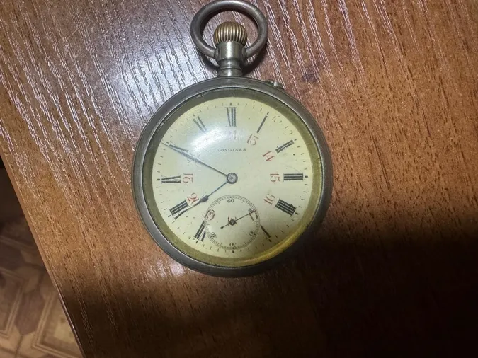 У «Ягодині» в киянки забрали антикварний годинник (фото)