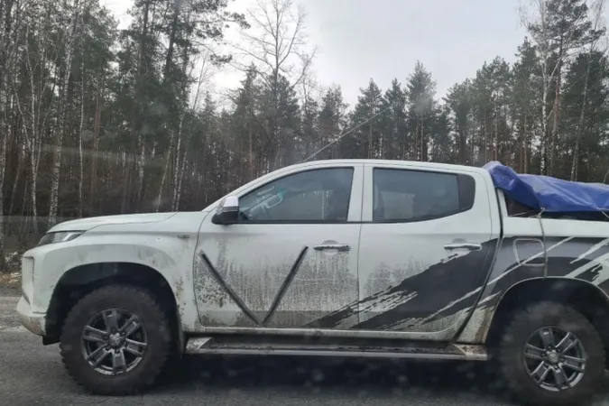 Окупанти вивозять із Білорусі викрадені в Україні автомобілі (фото)