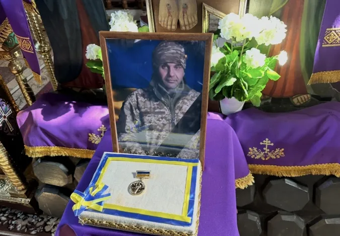 Їхав у відпустку, а повернувся «на щиті»: на Волині попрощалися з воїном Анатолієм Стасюком (фото)