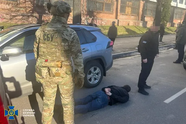 Від 200 гривень до 400 доларів за одну декларацію: затримали очільницю Житомирської митниці (фото)