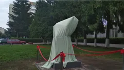 У Луцьку з’явилася скульптура студенту (фото, оновлено)