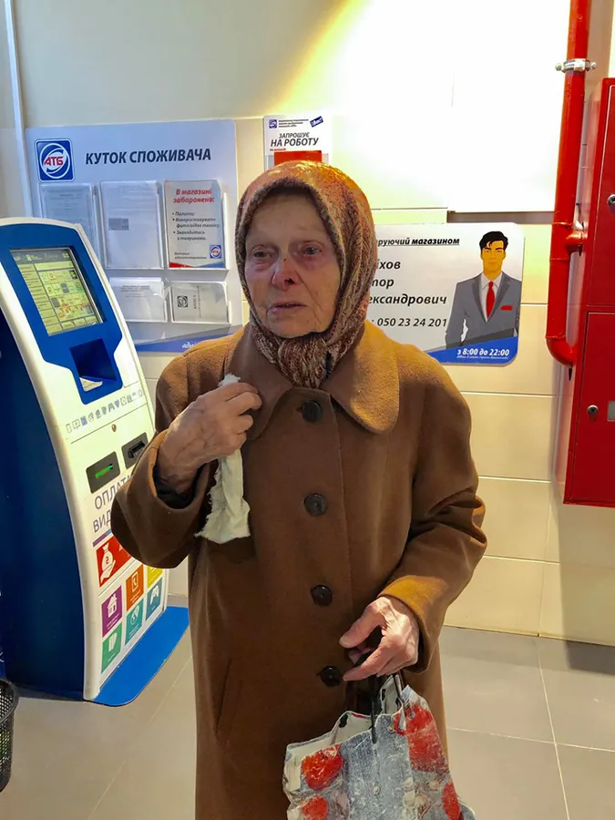 У луцькому супермаркеті 92-річну бабусю довели до сліз через дві шоколадки