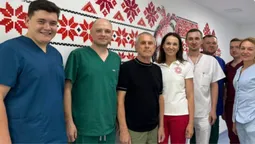 Провели рідкісну операцію: судинний хірург з Волині допомагає рятувати життя (фото)