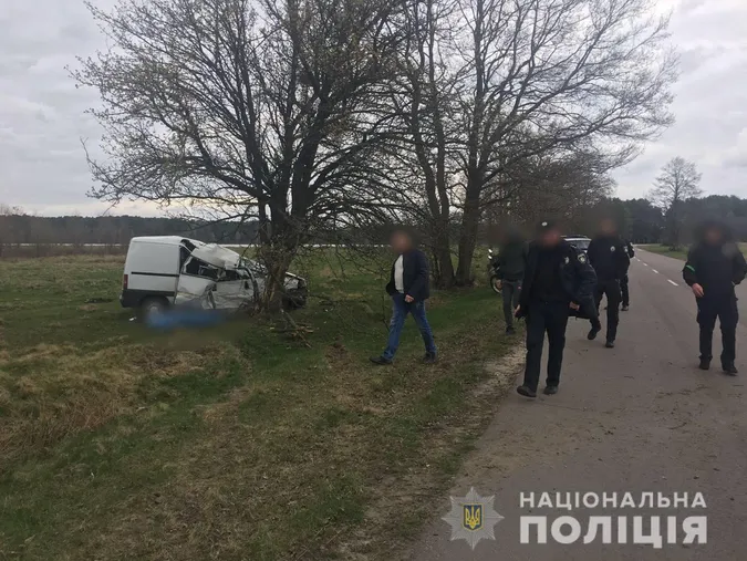 Водій був п'яний: на Волині у ДТП загинула жінка, ще двоє людей – травмовані (фото, відео)