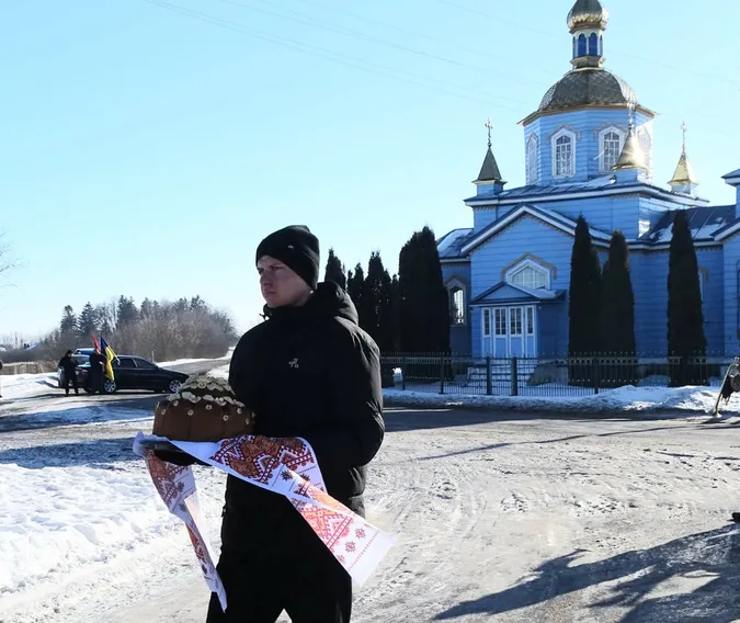 Востаннє додому: на Волині попрощалися з загиблим на Сумщині воїном Павлом Фіщуком