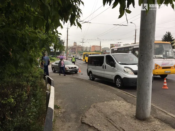 У Луцьку на шляхопроводі біля «Там Таму» – аварія (фото)