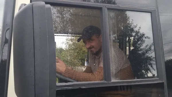 Без ремонту понад десять років: у Луцьку в одному з районів мешканці скаржаться на глибокі ями на дорозі (фото, відео)