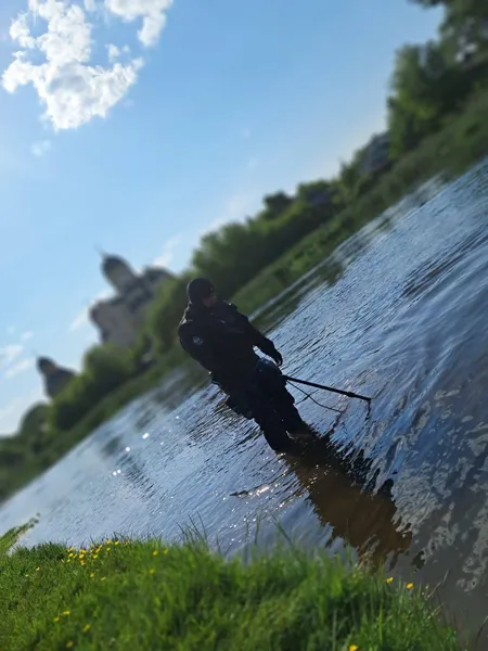 Залізяки, бите скло і пластик: що «зловили» у водоймах Волині (фото)