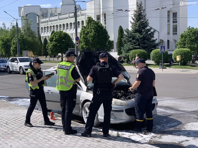 У Луцьку на Київському майдані горіло авто (фото)